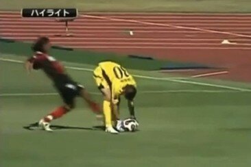 【衝撃サッカー動画】ヒドすぎる！最悪の失点シーンだけを集めた動画「お笑いゴールキーパー」